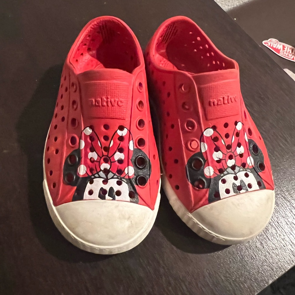 Minnie Mouse native shoes size c6